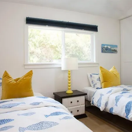 Geometric Loft: Renovated, Hip, Pets, Pool/Spa